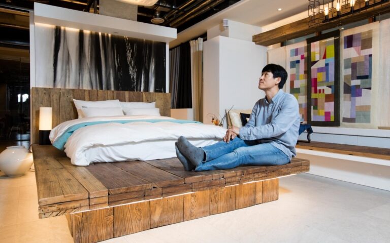 Ex-Love Hotel Janitor Becomes A Billionaire, Pandemic Recovery Boosts His Korean Travel Superapp